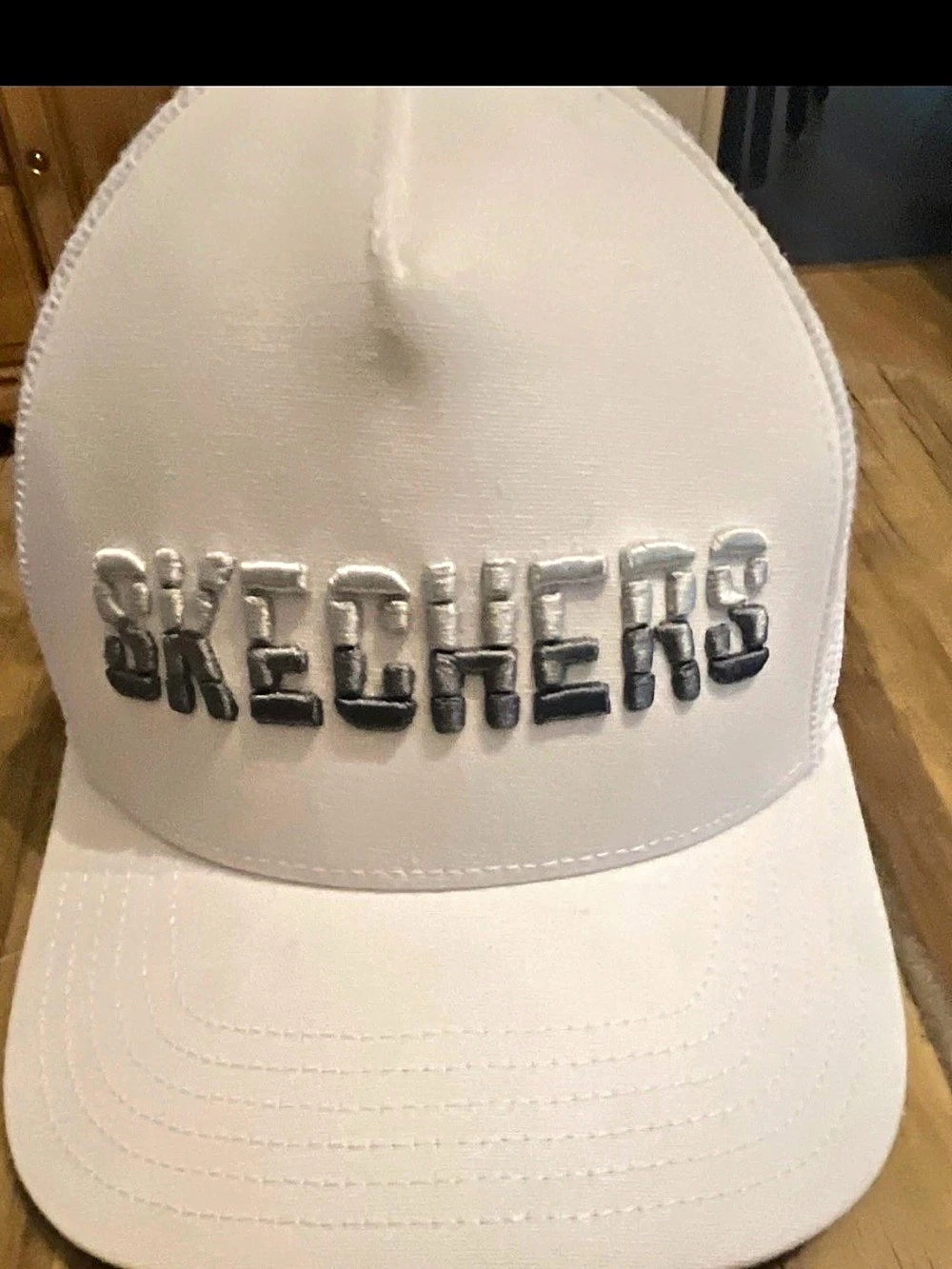 Skechers White Mesh Logo Trucker Hat Like New